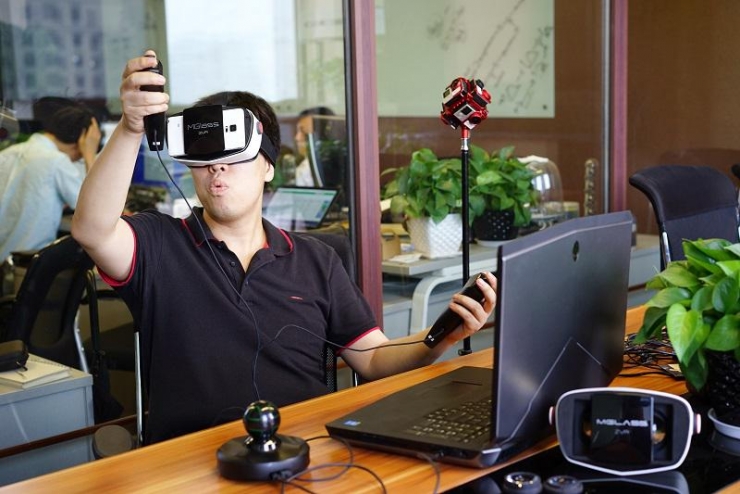 虚拟现实玩起屏幕穿越——头盔上的PC端游2