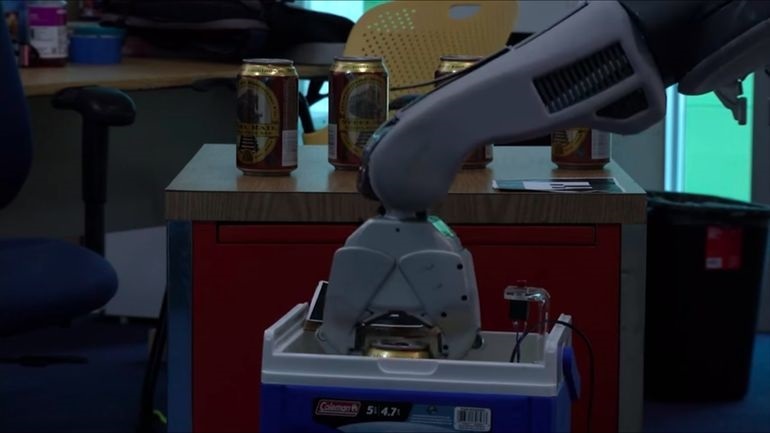 三个机器人一台戏，玩转酒吧服务3