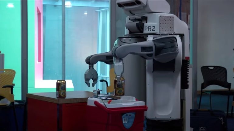 三个机器人一台戏，玩转酒吧服务4