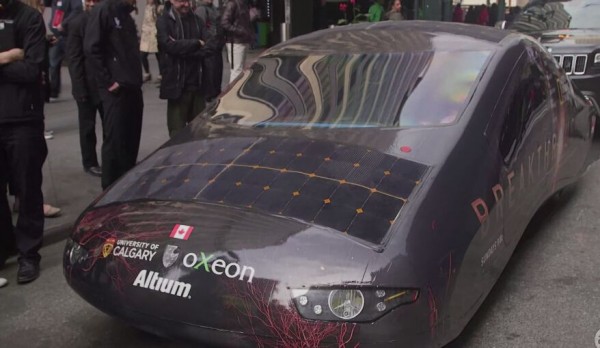 PK蝙蝠车，华裔打造的太阳能赛车惊现美国街头1