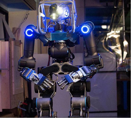 仿生机器人Walk Man可在危险环境下对人类实施救援