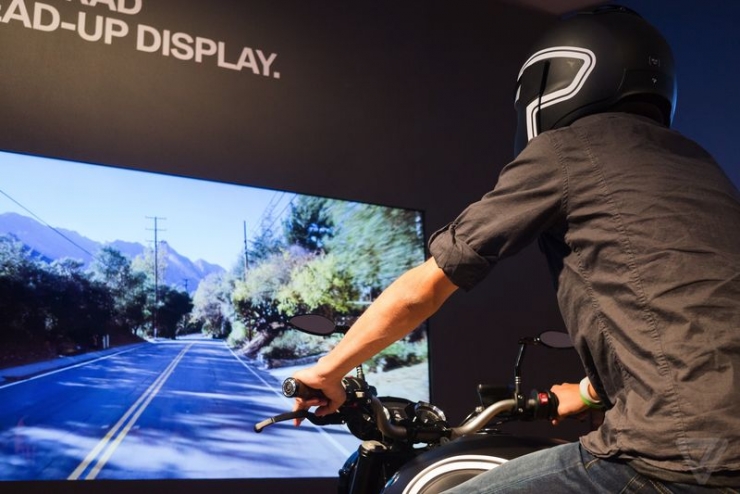 看BMW怎么让虚拟现实与摩托车结合2