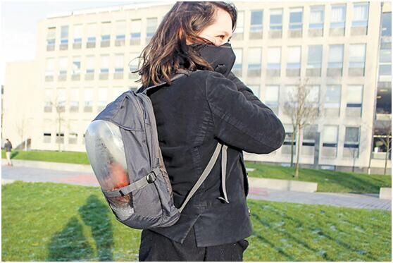 荷兰大学生发明防雾霾“植物背囊”，对抗空气污染