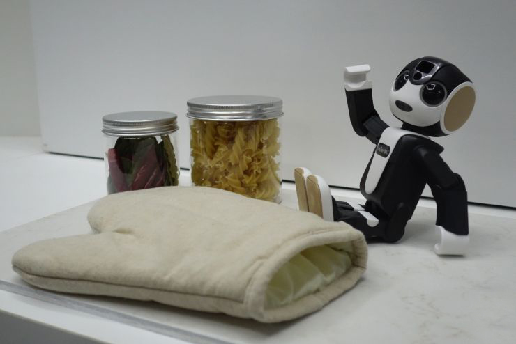 听说你有一万块不知怎么花，不如来买超萌机器人手机好了！