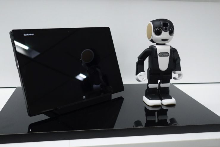 听说你有一万块不知怎么花，不如来买超萌机器人手机好了！