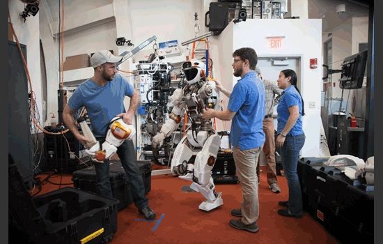 助力NASA太空探险，身高一米八的人工智能壮汉亮相MIT