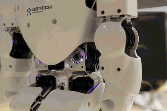 不要小看它，也许它就会成为未来的高达——ALPHA1S机器人上手玩
