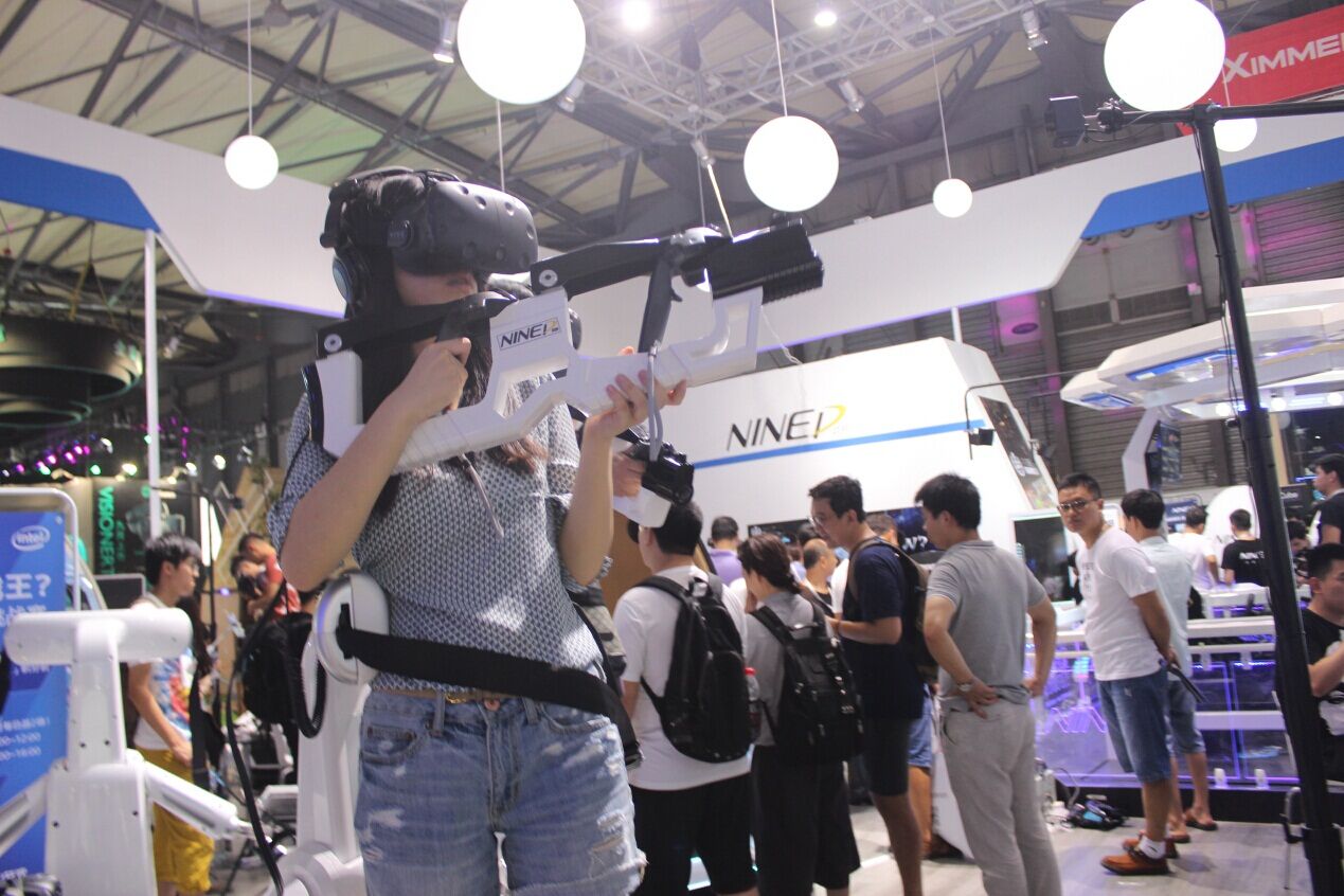 30人同时体验VR！2016 China Joy玖的VR创纪录