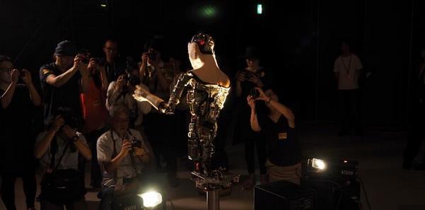 日本打造“手舞足蹈”仿生机器人，小心不要被吓到！
