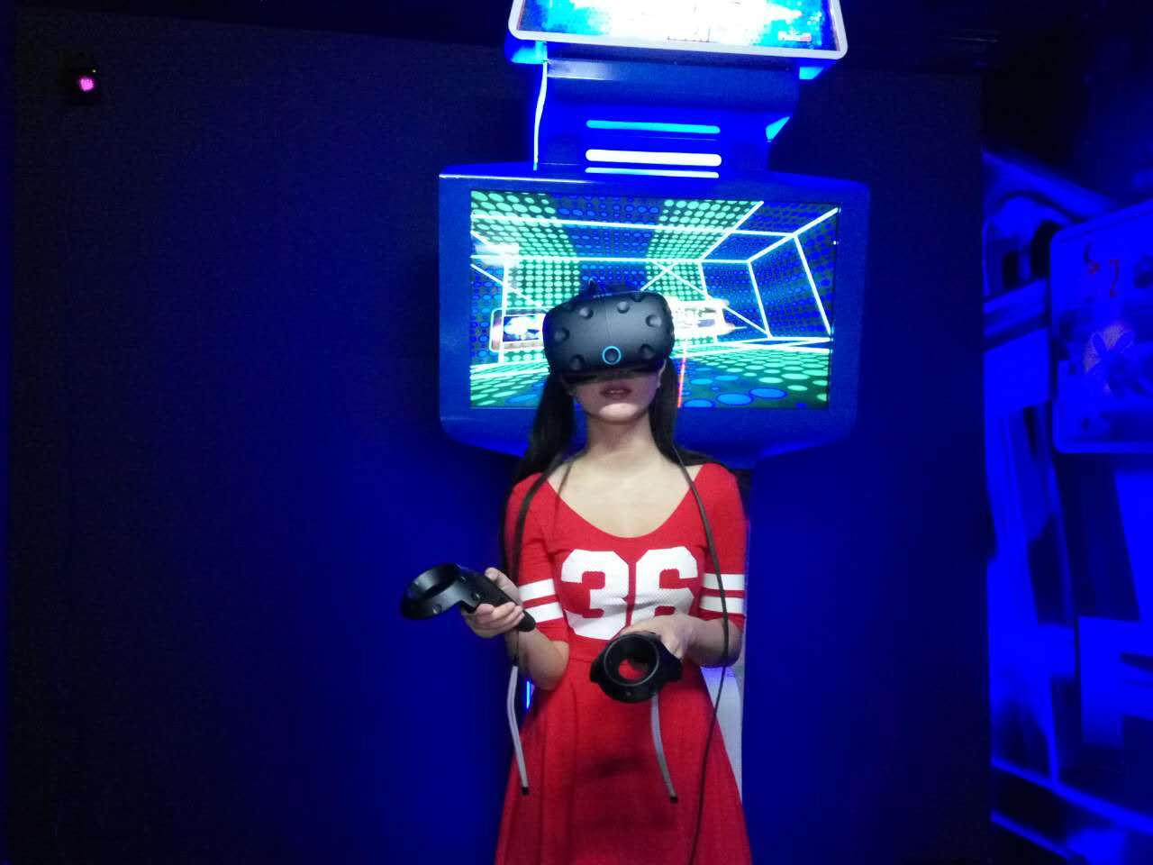 未来已来，FAMIKU带你畅游VR世界