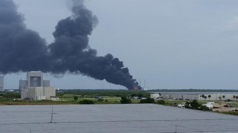 还只是静态点火测试，SpaceX火箭爆炸