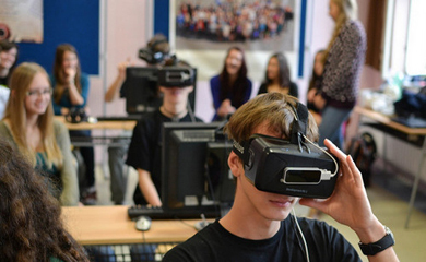 脑洞故事｜三百年后，老师们用VR拯救了人类文明