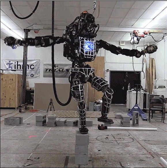 不惧困难,阿特拉斯机器人展示超强平衡能力-阿里云开发者社区
