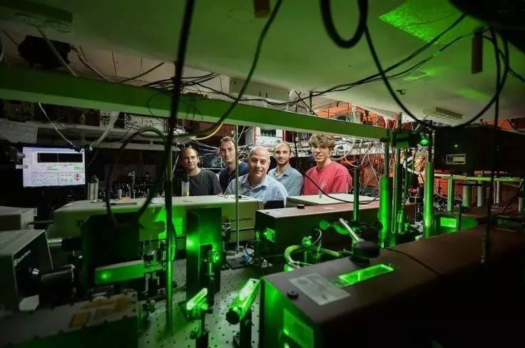 【重磅】量子计算新突破：以色列发明按需产生纠缠光子团簇的设备