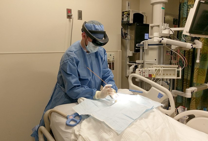 AR+医疗，杜克大学用HoloLens辅助脑部手术
