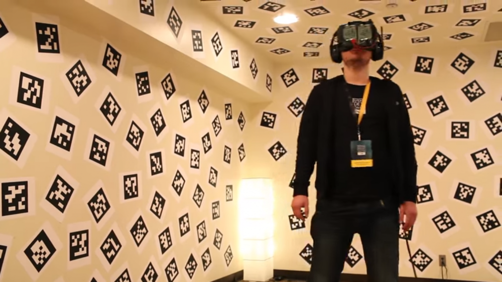 Valve放大招：300个外设授权+VR头显原型