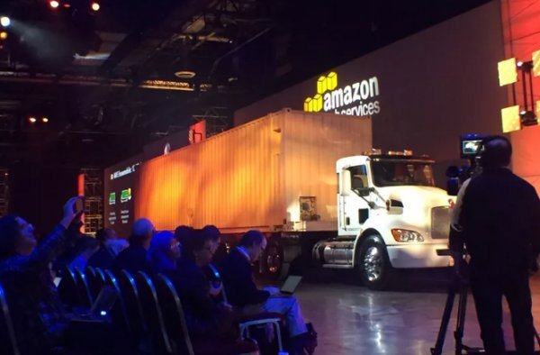 亚马逊推出全球最大移动硬盘：18轮数据卡车