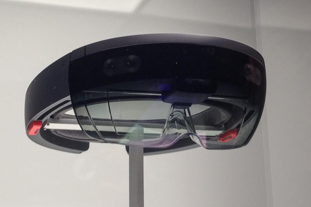 专利泄“天机”：微软将为HoloLens配备眼部追踪技术