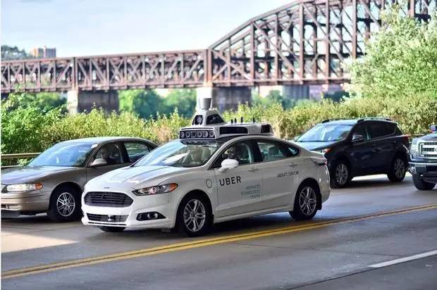 Uber无人车在旧金山不仅仅是闯红灯，更大的问题是违法上路
