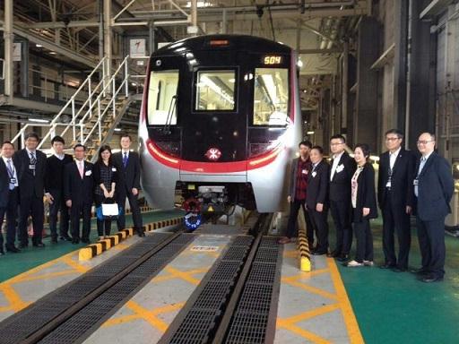 轨道交通率先实现无人驾驶，国产无人驾驶地铁在香港迎来首批乘客