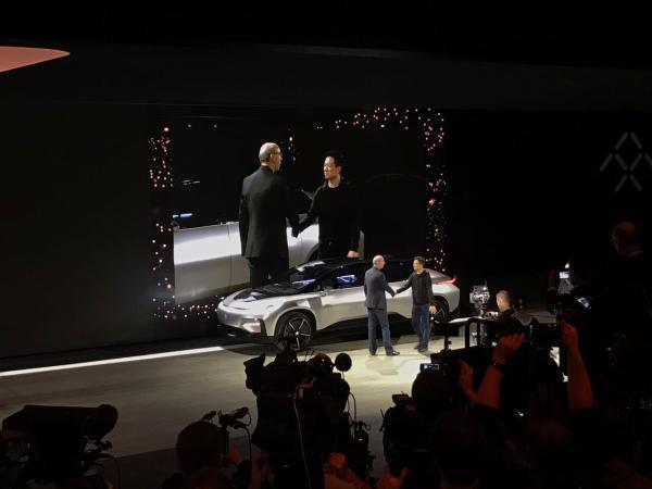 除了演示自动驾驶时失败的尴尬,法拉第未来能否如期交付才是重点