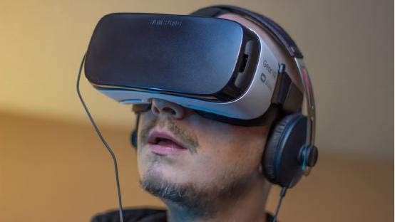 CES 2017媒体日：VR AR波澜不惊，无人驾驶和智能家居大放异彩