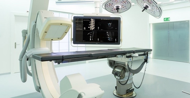 飞利浦将AR用于脊柱手术，推出外科导航系统