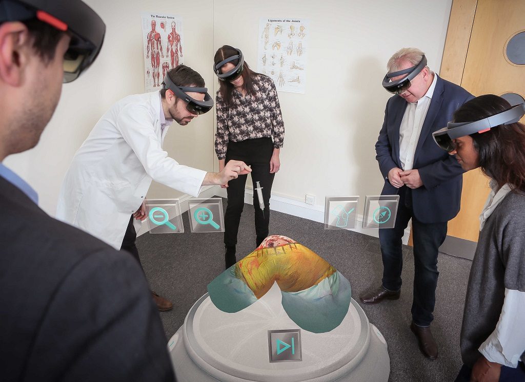 英国VR公司和微软合作，开发HoloLens医疗应用