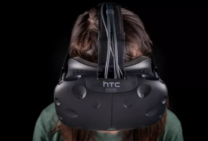 传HTC今年推出移动VR头显；戴姆勒豪掷百亿欧元投资电动汽车
