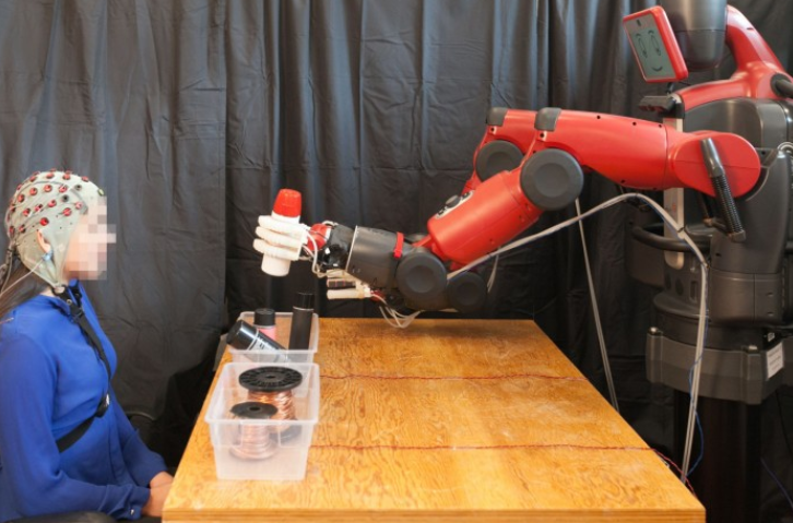 MIT新成果，让人们用“意念”告诉机器人对与错
