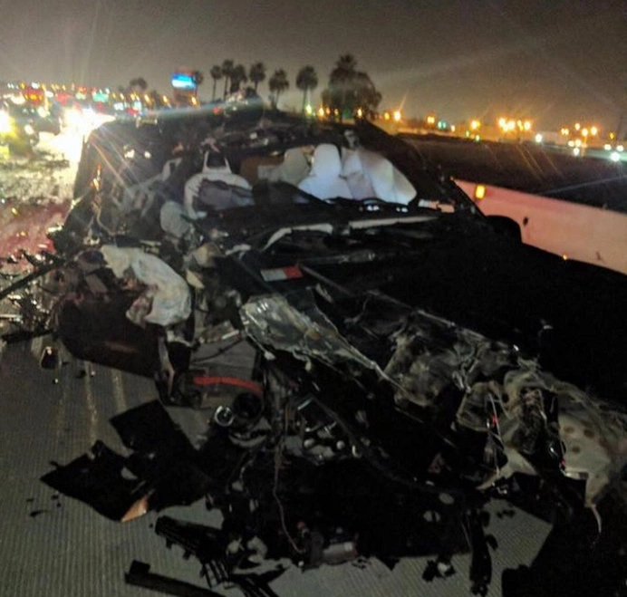 有位特斯拉Model X车主在发生车祸后表示，对这个车真是又爱又恨