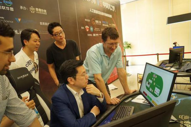 大疆新款无人机谍照曝光；中国首个自主制定VR行业规范正式发布