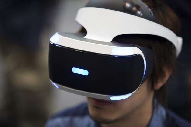巴菲特成苹果第二大重仓股；.索尼将扩大PlayStation VR产量