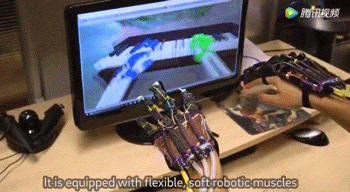 加州大学研发柔性外骨骼数据手套，让你在VR中弹钢琴