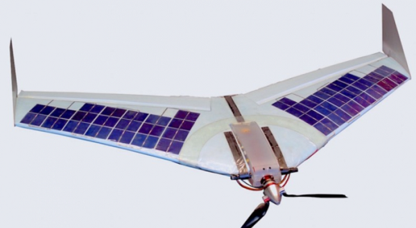 超长续航，固定翼无人机利用水面太阳能实现自我充电