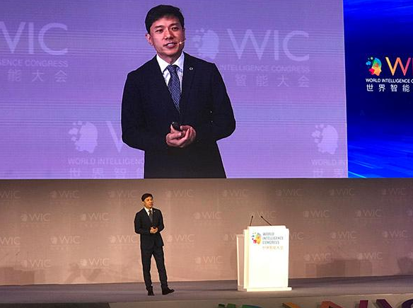关于AI的方方面面，参加世界智能大会的李彦宏和马云说了很多
