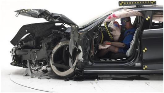 号称最安全的特斯拉Model S，却因一个安全带在测试中两次出现问题