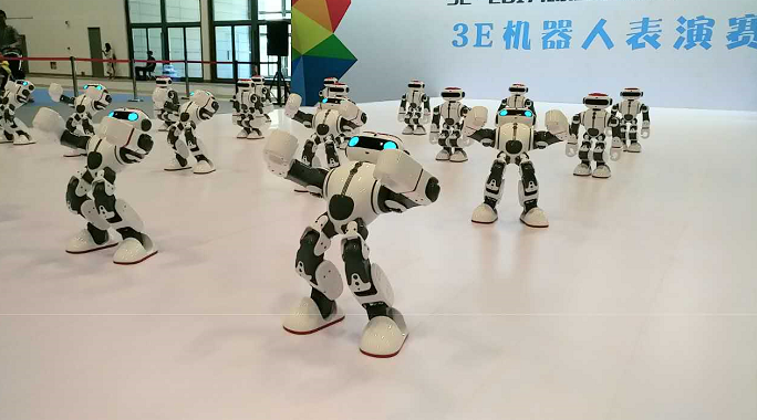 3E·2017北京国际消费电子博览会开幕，各色机器人轮番亮相