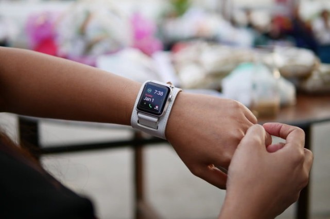 由广达代工的新一代苹果手表进入最后测试阶段，第四季度出货
