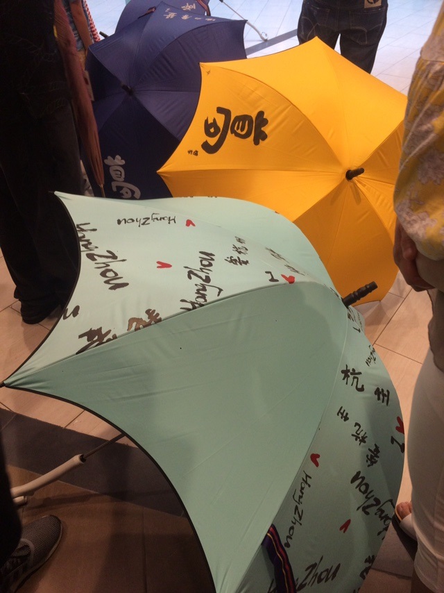 摩簦伞易新宇：对共享雨伞的不同理解，让他们玩法也和他人不同