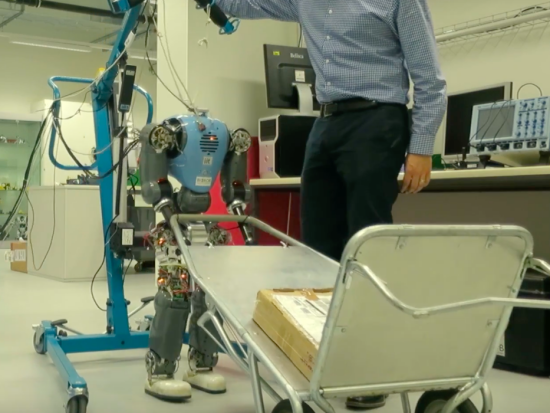 瑞士研究团队开发行走算法，让人形机器人能自如“优雅”地走路