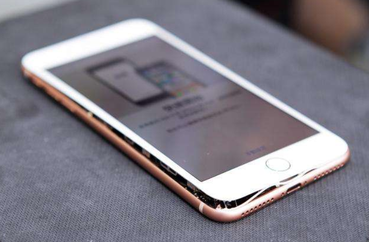 吴恩达悄然发布AI维基；iPhone 8频发“爆裂”，电池来自三星问题机供应商