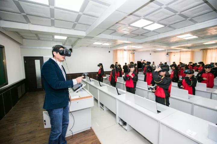 全球首个VR大空间多人解决方案落地，宁夏一中学买了51套VIVE打造VR实训教室