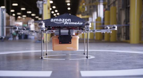 亚马逊新专利，让无人机运送充电器为电动车充电