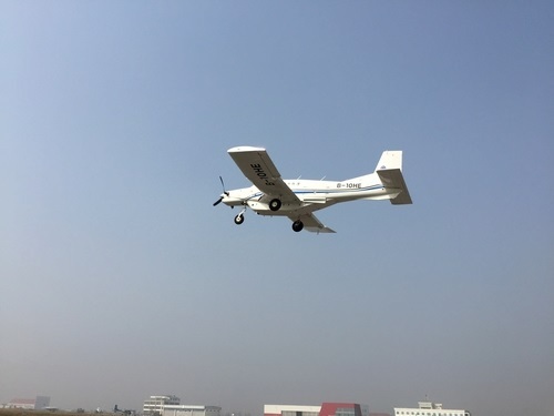 全球首款吨位级货运无人机首飞成功，搭配一键自主起降系统