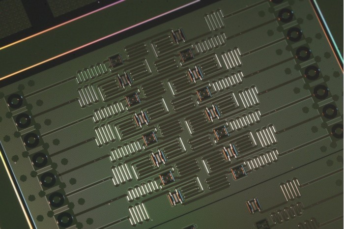 IBM推进量子计算机商业化 预计年底对公众开放20量子位处理器