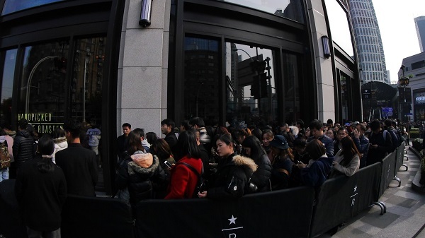 星巴克在上海开的全球最大门店开业了，新技术和服务业的融合噱头满满