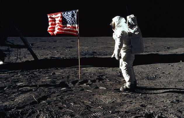 特朗普宣布美国宇航员即将重返月球，谜之被叫停的阿波罗计划将何去何从？