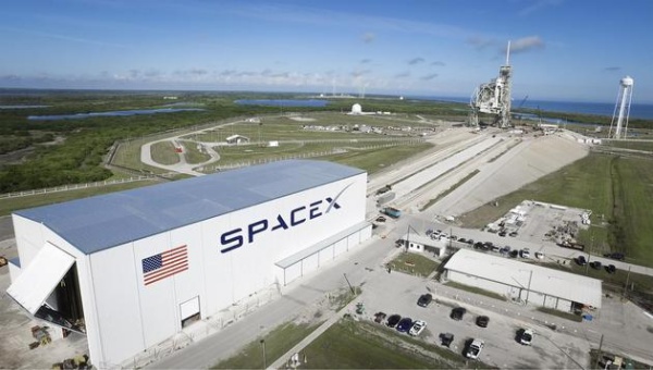 SpaceX成首个执行NASA任务的私有公司；腾讯42.15亿获永辉超市5%股份