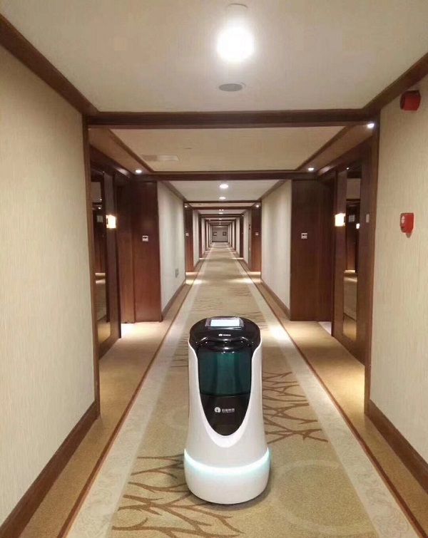 云迹科技张名举：酒店是移动机器人最标准化的服务场景，将有更多服务岗位被机器人替代